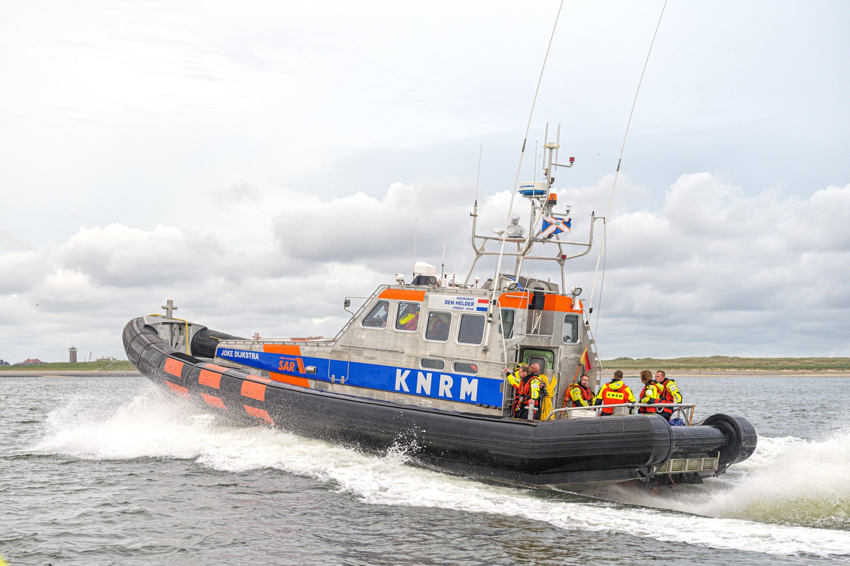 KNRM oefening met Kustwacht reddinghelikopter