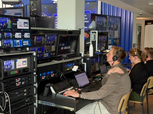 Directing multiple parallel streams in the Stream My Event studio