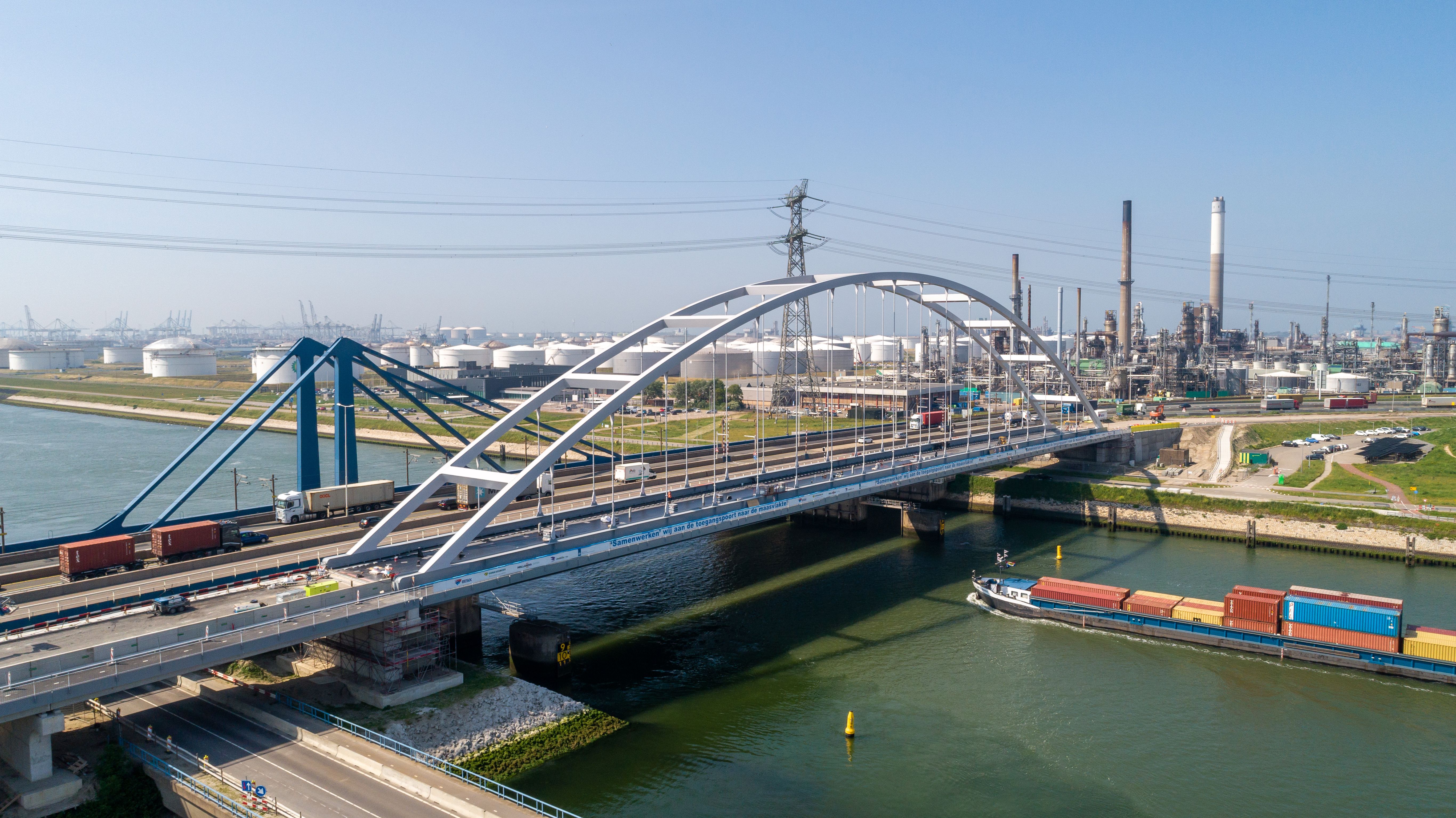 The temporary Suurhoff Bridge next to the Suurhoff Bridge